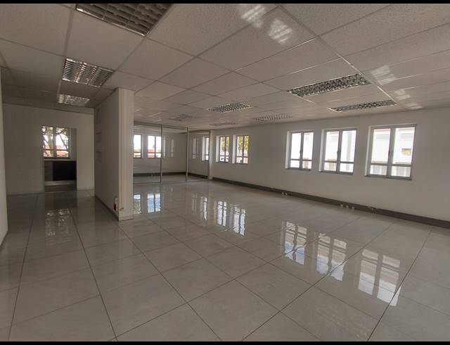 142M² OFFICE TO LET IN BRYANSTON